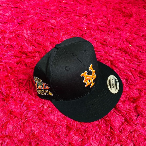 Hat - Picture 1 of 2